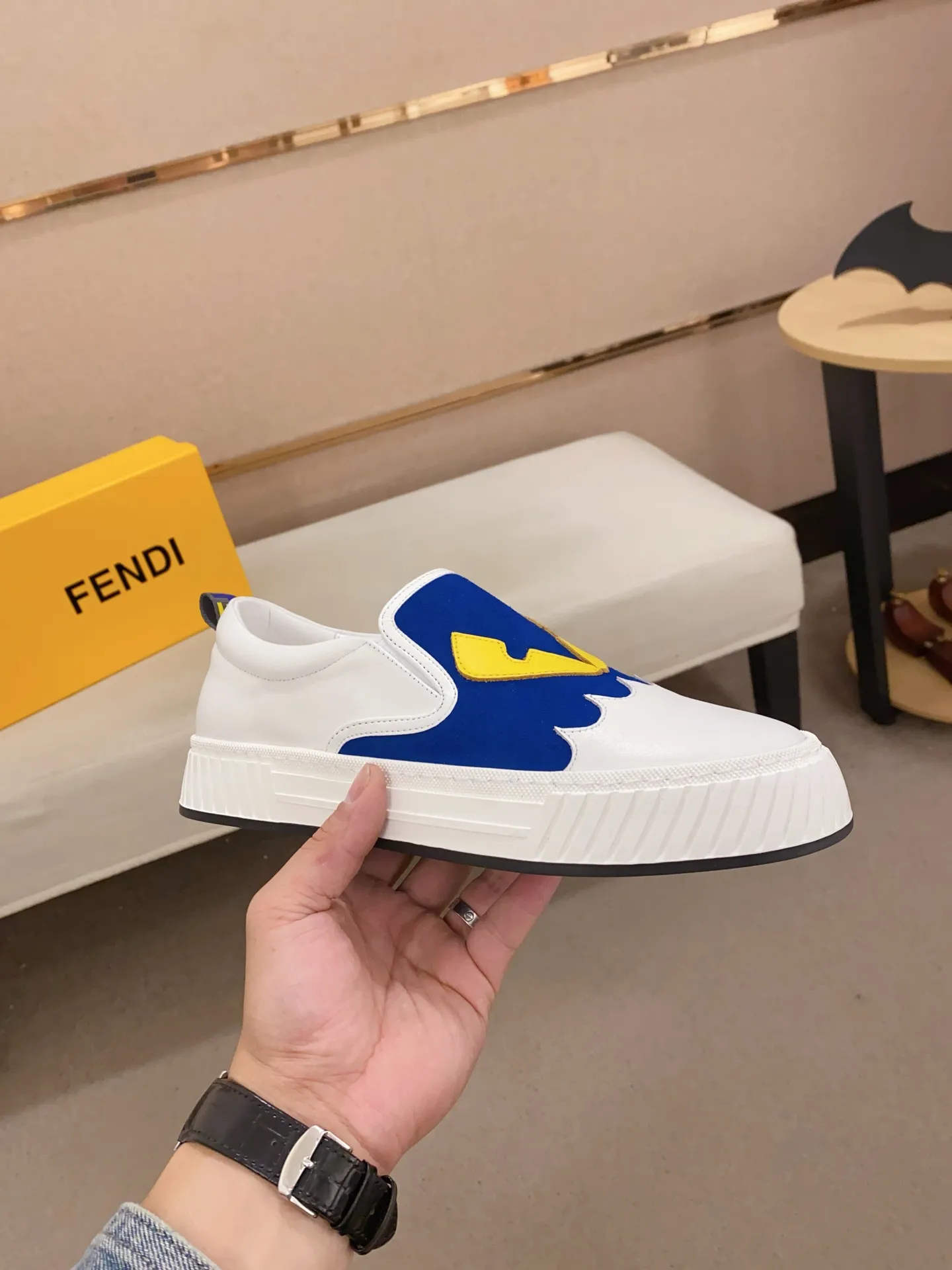Men's shoes 💰 400💰 (fendi) New style 👊🏻 upper 🇮🇹 imported cowhide fabric 🇩🇪 lining imported sheepskin lining. The original outsole is molded to highlight the identity of every man, and the upper foot is elegant and stable🚶🏻🚶🏻The high-end custom counters reproduce the original version📯No matter the wind or rain, the shoe last remains unchanged and can withstand the verification of time🔍️,🔵 Size: 38-44